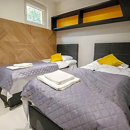 Iroom