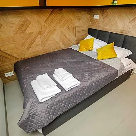 Iroom *
